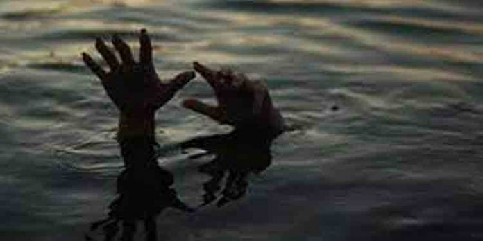 സെൽഫി എടുക്കുന്നതിനിടെ പുഴയിലേക്ക് വീണു ; നവദമ്പതികളുൾപ്പെടെ മൂന്നുപേർ മരിച്ചു സെൽഫി എടുക്കുന്നതിനിടെ പുഴയിലേക്ക് വീണു ; നവദമ്പതികളുൾപ്പെടെ മൂന്നുപേർ മരിച്ചു
