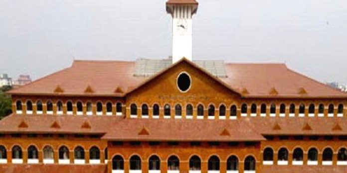 കണ്ണൂര് സര്വ്വകലാശാല വൈസ് ചാന്സലര് പുനര്നിയമനം ; ഹര്ജിയില് ഗവര്ണര്ക്കും സര്ക്കാരിനും സുപ്രീംകോടതി നോട്ടീസ് അയച്ചു കണ്ണൂര് സര്വ്വകലാശാല വൈസ് ചാന്സലര് പുനര്നിയമനം ; ഹര്ജിയില് ഗവര്ണര്ക്കും സര്ക്കാരിനും സുപ്രീംകോടതി നോട്ടീസ് അയച്ചു