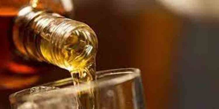 മദ്യം കഴിച്ചതിന്റെ പേരില് ആദ്യമായി പിടിക്കപ്പെടുന്നവരെ പിഴയടച്ചതിന് ശേഷം വിട്ടയക്കാന് തീരുമാനം ; ബിഹാറിലെ മദ്യനിരോധന നിയമത്തില് പുതിയ ഭേദഗതി മദ്യം കഴിച്ചതിന്റെ പേരില് ആദ്യമായി പിടിക്കപ്പെടുന്നവരെ പിഴയടച്ചതിന് ശേഷം വിട്ടയക്കാന് തീരുമാനം ; ബിഹാറിലെ മദ്യനിരോധന നിയമത്തില് പുതിയ ഭേദഗതി