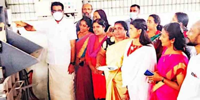 പ്ലാസ്റ്റിക് ബെയ്ലിങ് യൂണിറ്റിന്റെ പ്രവര്ത്തനം തുടങ്ങി പ്ലാസ്റ്റിക് ബെയ്ലിങ് യൂണിറ്റിന്റെ പ്രവര്ത്തനം തുടങ്ങി