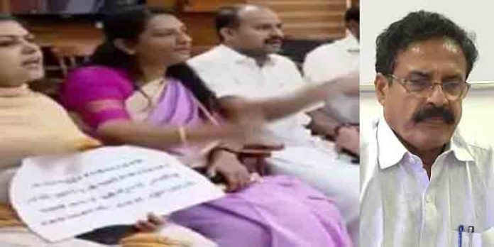 യുഡിഎഫ് കൗണ്സിലര്മാരെ വധിക്കാന് ശ്രമിച്ചെന്ന കേസ് നിയമപരമായി നേരിടുമെന്ന് തൃശ്ശൂര് കോര്പറേഷന് മേയര് യുഡിഎഫ് കൗണ്സിലര്മാരെ വധിക്കാന് ശ്രമിച്ചെന്ന കേസ് നിയമപരമായി നേരിടുമെന്ന് തൃശ്ശൂര് കോര്പറേഷന് മേയര്