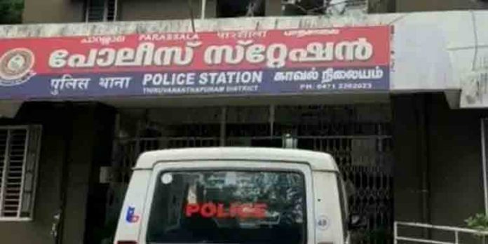 തിരുവനന്തപുരത്ത് പോലീസ് പട്രോളിംഗ് വാഹനത്തിൽ നിന്നും കണക്കില്പ്പെടാത്ത പണം പിടികൂടി തിരുവനന്തപുരത്ത് പോലീസ് പട്രോളിംഗ് വാഹനത്തിൽ നിന്നും കണക്കില്പ്പെടാത്ത പണം പിടികൂടി