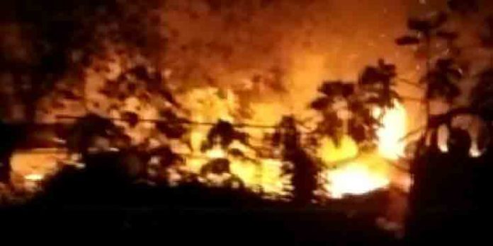 വെഞ്ഞാറമൂട്ടില് തടിമില്ലില് തീപിടിത്തം : ആറു ലക്ഷത്തോളം വിലവരുന്ന തടി ഉരുപ്പടികള് കത്തിനശിച്ചു, ആളപായമില്ല വെഞ്ഞാറമൂട്ടില് തടിമില്ലില് തീപിടിത്തം : ആറു ലക്ഷത്തോളം വിലവരുന്ന തടി ഉരുപ്പടികള് കത്തിനശിച്ചു, ആളപായമില്ല