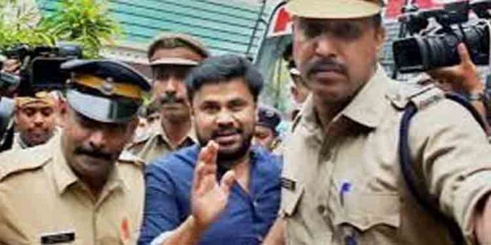 നടിയെ ആക്രമിച്ച കേസിന്റെ തുടരന്വേഷണത്തിന് കൂടുതല് സമയം തേടി പ്രോസിക്യൂഷന് നടിയെ ആക്രമിച്ച കേസിന്റെ തുടരന്വേഷണത്തിന് കൂടുതല് സമയം തേടി പ്രോസിക്യൂഷന്