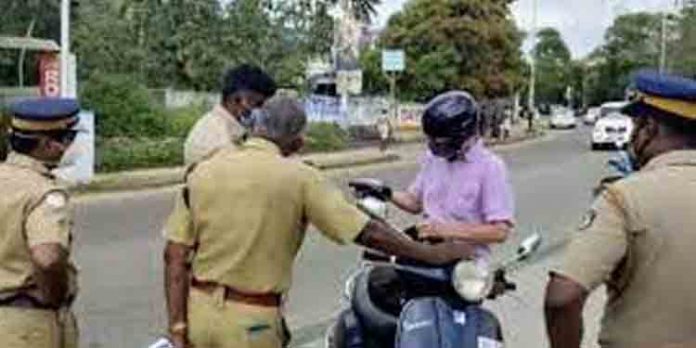 മദ്യപിച്ച് വാഹനമോടിക്കുന്നവരെ കണ്ടെത്താനുള്ള പരിശോധന വീണ്ടും തുടരാന് തീരുമാനം മദ്യപിച്ച് വാഹനമോടിക്കുന്നവരെ കണ്ടെത്താനുള്ള പരിശോധന വീണ്ടും തുടരാന് തീരുമാനം