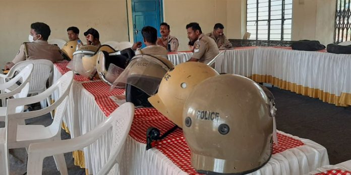 മീഡിയ സെന്റർ കയ്യടക്കി പോലീസ് മീഡിയ സെന്റർ കയ്യടക്കി പോലീസ്