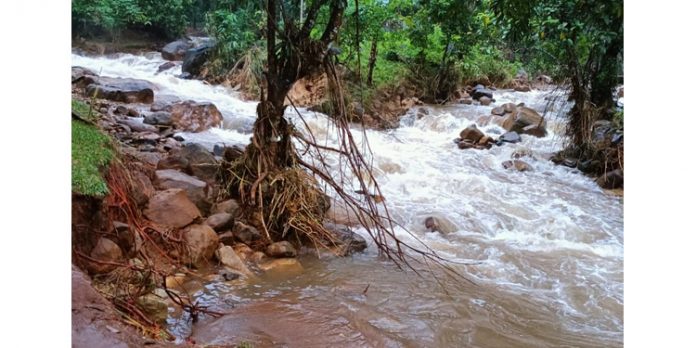 പ്രകൃതിക്ഷോഭം ; വീടുകൾ നഷ്ടപ്പെട്ടവർക്കും കൃഷി നശിച്ചവർക്കും നഷ്ടപരിഹാരം വൈകുന്നതായി പരാതി പ്രകൃതിക്ഷോഭം ; വീടുകൾ നഷ്ടപ്പെട്ടവർക്കും കൃഷി നശിച്ചവർക്കും നഷ്ടപരിഹാരം വൈകുന്നതായി പരാതി