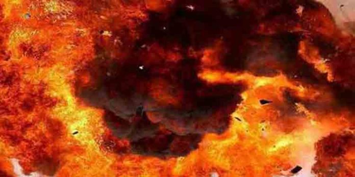 ഗുജറാത്തില് കെമിക്കല് ഫാക്ടറിയില് സ്ഫോടനം ; ആറു പേര് മരിച്ചു ഗുജറാത്തില് കെമിക്കല് ഫാക്ടറിയില് സ്ഫോടനം ; ആറു പേര് മരിച്ചു