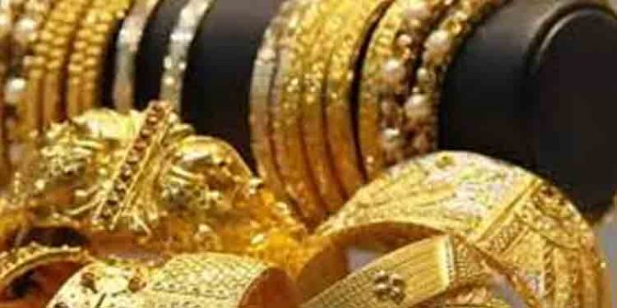 രേഖകള് ഇല്ലാതെ കടത്തി കൊണ്ട് വന്ന സ്വര്ണം പിടികൂടി രേഖകള് ഇല്ലാതെ കടത്തി കൊണ്ട് വന്ന സ്വര്ണം പിടികൂടി