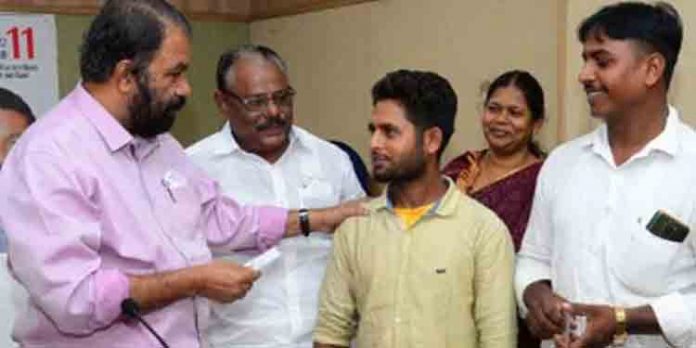ഇതര സംസ്ഥാന തൊഴിലാളികളെ കൊണ്ടുവരുന്ന ഏജന്റുമാരുടെ രജിസ്ട്രേഷന് ഉറപ്പുവരുത്തുo : മന്ത്രി വി ശിവന്കുട്ടി ഇതര സംസ്ഥാന തൊഴിലാളികളെ കൊണ്ടുവരുന്ന ഏജന്റുമാരുടെ രജിസ്ട്രേഷന് ഉറപ്പുവരുത്തുo : മന്ത്രി വി ശിവന്കുട്ടി
