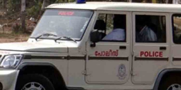 ഇനി മതപരമായ ചടങ്ങുകള്ക്കും ഉത്സവങ്ങള്ക്കും സൗജന്യ സുരക്ഷ നല്കേണ്ടെന്ന് കേരളാ പോലീസ് ഇനി മതപരമായ ചടങ്ങുകള്ക്കും ഉത്സവങ്ങള്ക്കും സൗജന്യ സുരക്ഷ നല്കേണ്ടെന്ന് കേരളാ പോലീസ്
