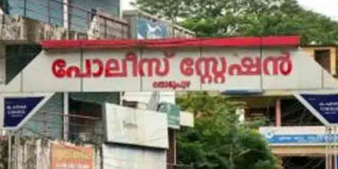 തൊടുപുഴ പീഡനം ; അമ്മയ്ക്കും, മുത്തശ്ശിക്കും എതിരെ കേസ്സെടുക്കുന്നത് അന്വേഷണത്തിന് ശേഷം തൊടുപുഴ പീഡനം ; അമ്മയ്ക്കും, മുത്തശ്ശിക്കും എതിരെ കേസ്സെടുക്കുന്നത് അന്വേഷണത്തിന് ശേഷം