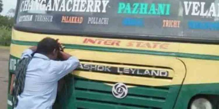 കെ.എസ്.ആര്.ടിസി ബസിനോട് വിടപറയേണ്ടി വന്നു ; ബസ് കെട്ടിപ്പിടിച്ച് കരഞ്ഞ് ഡ്രൈവര് കെ.എസ്.ആര്.ടിസി ബസിനോട് വിടപറയേണ്ടി വന്നു ; ബസ് കെട്ടിപ്പിടിച്ച് കരഞ്ഞ് ഡ്രൈവര്