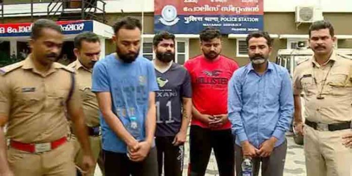 മലയാളികളില് നിന്ന് ലക്ഷങ്ങള് തട്ടിയെടുത്ത സംസ്ഥാനാന്തര വിസ തട്ടിപ്പ് സംഘം പിടിയില് മലയാളികളില് നിന്ന് ലക്ഷങ്ങള് തട്ടിയെടുത്ത സംസ്ഥാനാന്തര വിസ തട്ടിപ്പ് സംഘം പിടിയില്