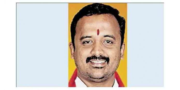 കര്ണാടക മന്ത്രിക്കെതിരെ പരാതിപ്പെട്ട കരാറുകാരനെ വിഷം കഴിച്ചു മരിച്ച നിലയില് കണ്ടെത്തി കര്ണാടക മന്ത്രിക്കെതിരെ പരാതിപ്പെട്ട കരാറുകാരനെ വിഷം കഴിച്ചു മരിച്ച നിലയില് കണ്ടെത്തി