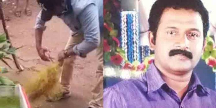 മയിലാപൂരില് പാമ്പിനെ പിടിക്കുന്നതിനിടെ പാമ്പ് പിടുത്തക്കാരന് മൂര്ഖന്റെ കടിയേറ്റു മയിലാപൂരില് പാമ്പിനെ പിടിക്കുന്നതിനിടെ പാമ്പ് പിടുത്തക്കാരന് മൂര്ഖന്റെ കടിയേറ്റു