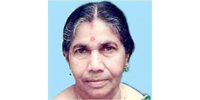 പറമ്പില് കൂട്ടിയിട്ട ചവറിന് തീകൊളുത്തുന്നതിനിടെ പൊള്ളലേറ്റ് വീട്ടമ്മ മരിച്ചു പറമ്പില് കൂട്ടിയിട്ട ചവറിന് തീകൊളുത്തുന്നതിനിടെ പൊള്ളലേറ്റ് വീട്ടമ്മ മരിച്ചു