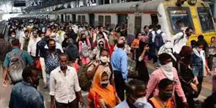ട്രെയിനില് ഇനി മാസ്ക് നിര്ബന്ധമില്ല ട്രെയിനില് ഇനി മാസ്ക് നിര്ബന്ധമില്ല