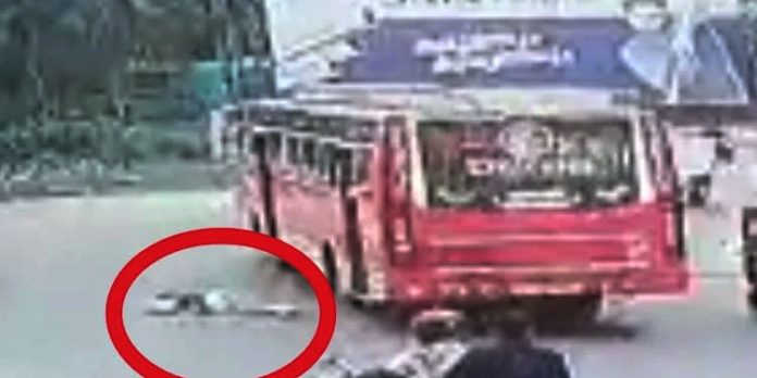 ബസില് നിന്നും വിദ്യാര്ത്ഥിനി റോഡിലേക്ക് വീണ സംഭവം ; ഡ്രൈവര്ക്കെതിരെ നടപടി ബസില് നിന്നും വിദ്യാര്ത്ഥിനി റോഡിലേക്ക് വീണ സംഭവം ; ഡ്രൈവര്ക്കെതിരെ നടപടി