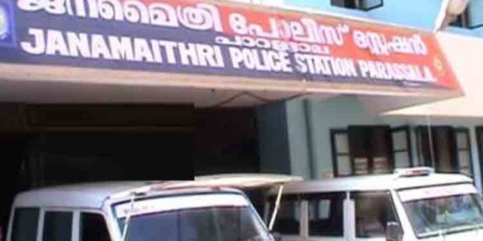 പോലീസ് വാഹനത്തില് നിന്നും കണക്കില്പ്പെടാത്ത പണം ; രണ്ട് പോലീസുകാര്ക്ക് സസ്പെന്ഷന് പോലീസ് വാഹനത്തില് നിന്നും കണക്കില്പ്പെടാത്ത പണം ; രണ്ട് പോലീസുകാര്ക്ക് സസ്പെന്ഷന്