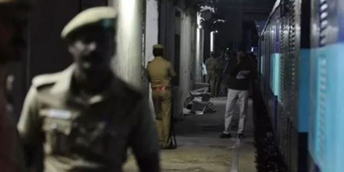ട്രെയിനില് കടത്തിക്കൊണ്ടുവന്ന മദ്യം പിടികൂടി ട്രെയിനില് കടത്തിക്കൊണ്ടുവന്ന മദ്യം പിടികൂടി