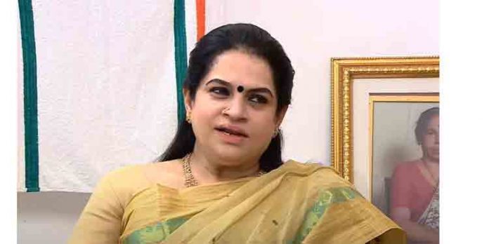 ആട്ടിന് തോലിട്ട ചെന്നായയുടെ രൂപത്തില് സ്നേഹം നടിച്ചുള്ള വക്രബുദ്ധിയാണ് ബിജെപി നടപ്പാക്കുന്നത് : പത്മജ വേണുഗോപാല് ആട്ടിന് തോലിട്ട ചെന്നായയുടെ രൂപത്തില് സ്നേഹം നടിച്ചുള്ള വക്രബുദ്ധിയാണ് ബിജെപി നടപ്പാക്കുന്നത് : പത്മജ വേണുഗോപാല്