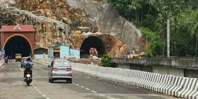 കുതിരാന് തുരങ്കത്തിന്റെ പടിഞ്ഞാറേ തുരങ്കമുഖത്തേക്കുള്ള റോഡ് പണി അവസാന ഘട്ടത്തില് കുതിരാന് തുരങ്കത്തിന്റെ പടിഞ്ഞാറേ തുരങ്കമുഖത്തേക്കുള്ള റോഡ് പണി അവസാന ഘട്ടത്തില്