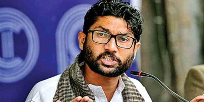 ദളിത് നേതാവും ഗുജറാത്തിലെ കോണ്ഗ്രസ് എംഎല്എയുമായ ജിഗ്നേഷ് മേവാനി അറസ്റ്റില് ദളിത് നേതാവും ഗുജറാത്തിലെ കോണ്ഗ്രസ് എംഎല്എയുമായ ജിഗ്നേഷ് മേവാനി അറസ്റ്റില്