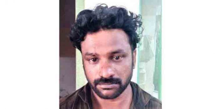 കഴുത്തില് കത്തിവച്ച് മാലയും, മൊബൈല് ഫോണും പിടിച്ചുപറിച്ച പ്രതി അറസ്റ്റില് കഴുത്തില് കത്തിവച്ച് മാലയും, മൊബൈല് ഫോണും പിടിച്ചുപറിച്ച പ്രതി അറസ്റ്റില്