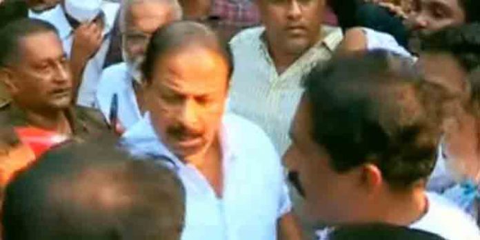 ചാലയില് സ്ഥാപിച്ച മുഴുവന് കെ.റെയില് സര്വേക്കല്ലുകളും കെ.സുധാകരന്റെ നേതൃത്വത്തില് പിഴുതുമാറ്റി ചാലയില് സ്ഥാപിച്ച മുഴുവന് കെ.റെയില് സര്വേക്കല്ലുകളും കെ.സുധാകരന്റെ നേതൃത്വത്തില് പിഴുതുമാറ്റി