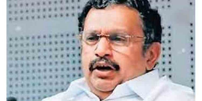 തൊഴുത്ത് മാറ്റിക്കെട്ടിയാൽ മച്ചിപശു പ്രസവിക്കുമോ’ ? പോലീസിലെ അഴിച്ചുപണിയെ പരിഹസിച്ച് കെ മുരളീധരൻ തൊഴുത്ത് മാറ്റിക്കെട്ടിയാൽ മച്ചിപശു പ്രസവിക്കുമോ’ ? പോലീസിലെ അഴിച്ചുപണിയെ പരിഹസിച്ച് കെ മുരളീധരൻ
