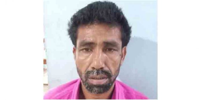 ഫോണ് ഉപയോഗത്തിന്റെ പേരില് ഭാര്യയെ വെട്ടിക്കൊലപ്പെടുത്തിയ കേസില് ഭര്ത്താവ് പിടിയില് ഫോണ് ഉപയോഗത്തിന്റെ പേരില് ഭാര്യയെ വെട്ടിക്കൊലപ്പെടുത്തിയ കേസില് ഭര്ത്താവ് പിടിയില്
