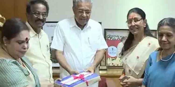 മീറ്റു ആരോപണങ്ങൾ : ജസ്റ്റിസ് ഹേമ കമ്മീഷൻ റിപ്പോര്ട്ട് ചര്ച്ച ചെയ്യാന് സർക്കാർ തീരുമാനം മീറ്റു ആരോപണങ്ങൾ : ജസ്റ്റിസ് ഹേമ കമ്മീഷൻ റിപ്പോര്ട്ട് ചര്ച്ച ചെയ്യാന് സർക്കാർ തീരുമാനം