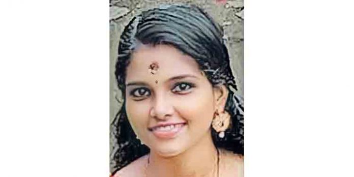 വിവാഹ നിശ്ചയം കഴിഞ്ഞ യുവതിയെ കിടപ്പുമുറിയില് തൂങ്ങി മരിച്ച നിലയില് കണ്ടെത്തി വിവാഹ നിശ്ചയം കഴിഞ്ഞ യുവതിയെ കിടപ്പുമുറിയില് തൂങ്ങി മരിച്ച നിലയില് കണ്ടെത്തി