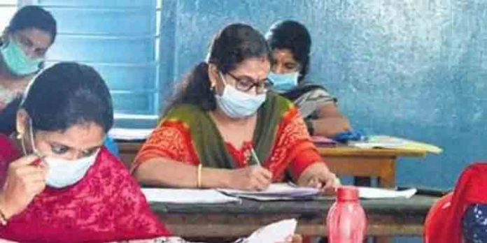 പ്ലസ്ടു കെമിസ്ട്രി മൂല്യനിര്ണയ ക്യാമ്പുകള് ബഹിഷ്കരിച്ച് അധ്യാപകര് പ്ലസ്ടു കെമിസ്ട്രി മൂല്യനിര്ണയ ക്യാമ്പുകള് ബഹിഷ്കരിച്ച് അധ്യാപകര്