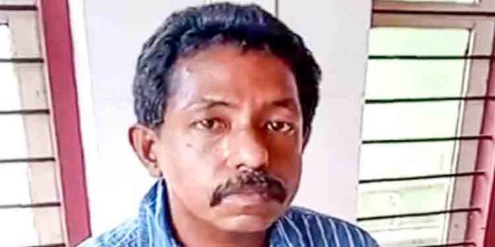മേലില പഞ്ചായത്ത് ഓഫിസിന് മുന്നില് മധ്യവയസ്കന് ആത്മഹത്യക്ക് ശ്രമിച്ചു മേലില പഞ്ചായത്ത് ഓഫിസിന് മുന്നില് മധ്യവയസ്കന് ആത്മഹത്യക്ക് ശ്രമിച്ചു