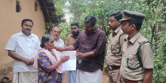 കാട്ടുപന്നിയുടെ അക്രമണത്തിൽ മരിച്ചയാളുടെ കുടുംബത്തിന് 10 ലക്ഷം രൂപ അനുവദിച്ചതായി എം.എൽ.എ കാട്ടുപന്നിയുടെ അക്രമണത്തിൽ മരിച്ചയാളുടെ കുടുംബത്തിന് 10 ലക്ഷം രൂപ അനുവദിച്ചതായി എം.എൽ.എ
