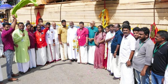 തലവടി ചുണ്ടൻ : നിർമ്മാണത്തിനുള്ള തടിക്ക് വൻ വരവേൽപ്പ് നല്കി തലവടി ചുണ്ടൻ : നിർമ്മാണത്തിനുള്ള തടിക്ക് വൻ വരവേൽപ്പ് നല്കി
