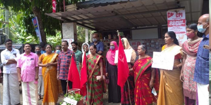 സി പി ഐയുടെ നേതൃത്വത്തിൽ പ്രതിഷേധ ധർണ്ണ സംഘടിപ്പിച്ചു സി പി ഐയുടെ നേതൃത്വത്തിൽ പ്രതിഷേധ ധർണ്ണ സംഘടിപ്പിച്ചു