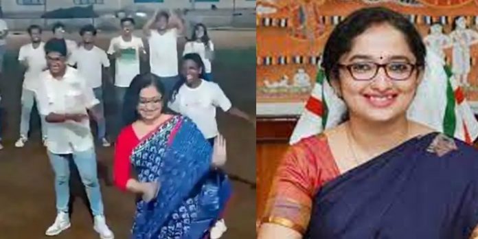 ഫ്ലാഷ്മോബില് വിദ്യാര്ത്ഥികള്ക്കൊപ്പം ചുവടുവച്ച് കലക്ടറും ; വൈറല് വീഡിയോ ഫ്ലാഷ്മോബില് വിദ്യാര്ത്ഥികള്ക്കൊപ്പം ചുവടുവച്ച് കലക്ടറും ; വൈറല് വീഡിയോ
