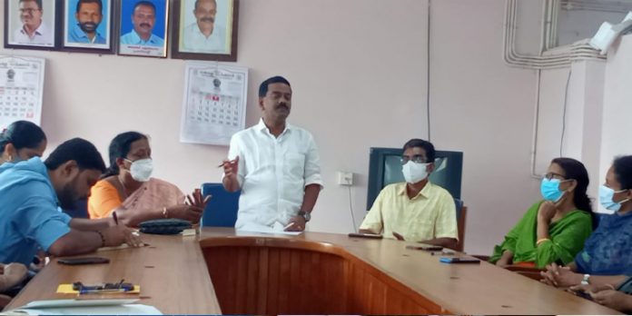 പഴവങ്ങാടിയിലെ കൃഷിനാശം ; ഒരാഴ്ചക്കകം റിപ്പോർട്ട് സമർപ്പിക്കണം – എംഎൽഎ പഴവങ്ങാടിയിലെ കൃഷിനാശം ; ഒരാഴ്ചക്കകം റിപ്പോർട്ട് സമർപ്പിക്കണം – എംഎൽഎ