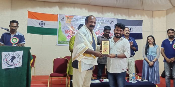 ബിജു കുമ്പഴ മികച്ച സാമൂഹ്യ പ്രവര്ത്തകന് ; ടീം പത്തനംതിട്ട സോൾജിയേഴ്സ് (തപസ് ) ആദരിച്ചു ബിജു കുമ്പഴ മികച്ച സാമൂഹ്യ പ്രവര്ത്തകന് ; ടീം പത്തനംതിട്ട സോൾജിയേഴ്സ് (തപസ് ) ആദരിച്ചു