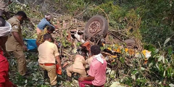 പ്ലാപ്പള്ളി ടോറസ് ലോറി അപകടം : പുറംലോകം അറിഞ്ഞത് ദിവസങ്ങൾക്കുശേഷം പ്ലാപ്പള്ളി ടോറസ് ലോറി അപകടം : പുറംലോകം അറിഞ്ഞത് ദിവസങ്ങൾക്കുശേഷം