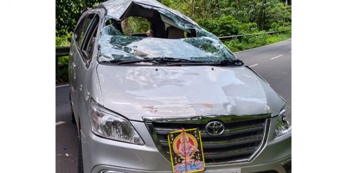 ശബരിമല ദര്ശനം കഴിഞ്ഞു മടങ്ങിയ അയ്യപ്പഭക്തര് സഞ്ചരിച്ച കാർ മറിഞ്ഞു ; മൂന്ന് കുട്ടികൾ ഉൾപ്പടെ പത്തു പേർക്ക് പരിക്കേറ്റു ശബരിമല ദര്ശനം കഴിഞ്ഞു മടങ്ങിയ അയ്യപ്പഭക്തര് സഞ്ചരിച്ച കാർ മറിഞ്ഞു ; മൂന്ന് കുട്ടികൾ ഉൾപ്പടെ പത്തു പേർക്ക് പരിക്കേറ്റു