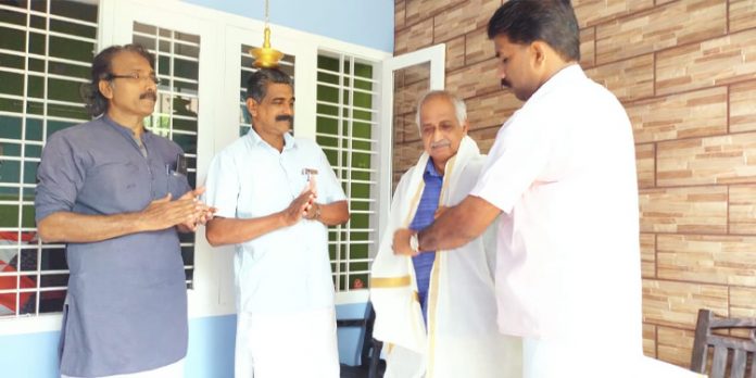 ലോക പുസ്തകദിനത്തിൽ റാന്നി സെന്റ് തോമസ് കോളേജിലെ റിട്ടയേർഡ് പ്രൊഫസറെ ആദരിച്ചു ലോക പുസ്തകദിനത്തിൽ റാന്നി സെന്റ് തോമസ് കോളേജിലെ റിട്ടയേർഡ് പ്രൊഫസറെ ആദരിച്ചു