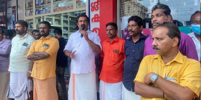 ശ്രീനിവാസൻ കൊലപാതകം ; റാന്നിയിൽ പ്രതിഷേധ പ്രകടനം നടത്തി ശ്രീനിവാസൻ കൊലപാതകം ; റാന്നിയിൽ പ്രതിഷേധ പ്രകടനം നടത്തി