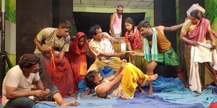കേരള ശാസ്ത്രസാഹിത്യ പരിഷത്ത് സംഘടിപ്പിച്ച നാടക യാത്ര ശ്രദ്ധേയമായി കേരള ശാസ്ത്രസാഹിത്യ പരിഷത്ത് സംഘടിപ്പിച്ച നാടക യാത്ര ശ്രദ്ധേയമായി