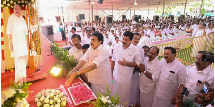 ഒഴുകിയെത്തിയത് ആയിരങ്ങള് ; കെഎം മാണി സ്മൃതി സംഗമം ഓര്മ്മകളുടെ സംഗമമായി ഒഴുകിയെത്തിയത് ആയിരങ്ങള് ; കെഎം മാണി സ്മൃതി സംഗമം ഓര്മ്മകളുടെ സംഗമമായി