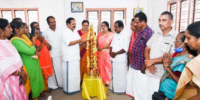 വനിതാ സംഘം യൂണിറ്റിന്റെയും മൈക്രോ ഫൈനാൻസ് ഗ്രൂപ്പുകളുടെയും നേതൃത്വത്തിൽ വനിത സംഗമം നടന്നു വനിതാ സംഘം യൂണിറ്റിന്റെയും മൈക്രോ ഫൈനാൻസ് ഗ്രൂപ്പുകളുടെയും നേതൃത്വത്തിൽ വനിത സംഗമം നടന്നു
