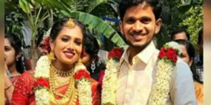 ഫോട്ടോഷൂട്ടിനിടെ പുഴയിൽ വീണു ; നവവരൻ മുങ്ങി മരിച്ചു – ഒഴുക്കിൽപ്പെട്ട ഭാര്യയെ രക്ഷിച്ചു ഫോട്ടോഷൂട്ടിനിടെ പുഴയിൽ വീണു ; നവവരൻ മുങ്ങി മരിച്ചു – ഒഴുക്കിൽപ്പെട്ട ഭാര്യയെ രക്ഷിച്ചു